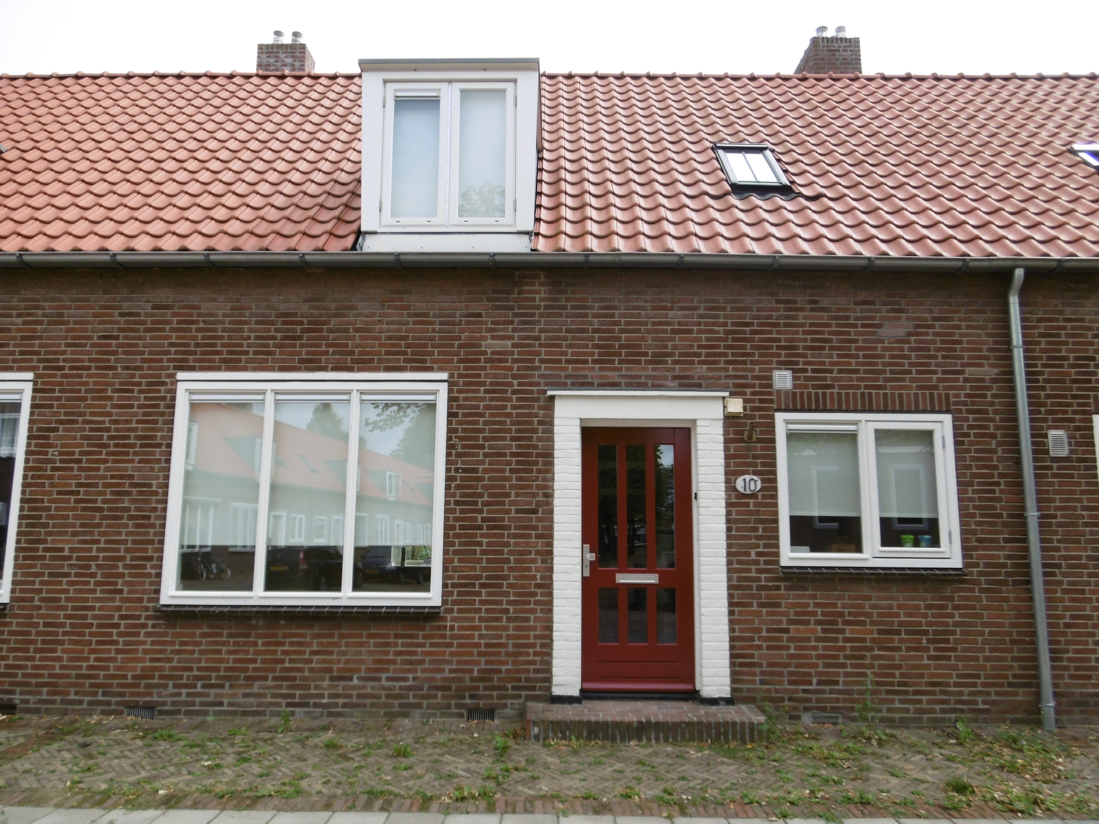 Tussenwoning te huur: Kerkplein 10, Ens-woonkern Ens